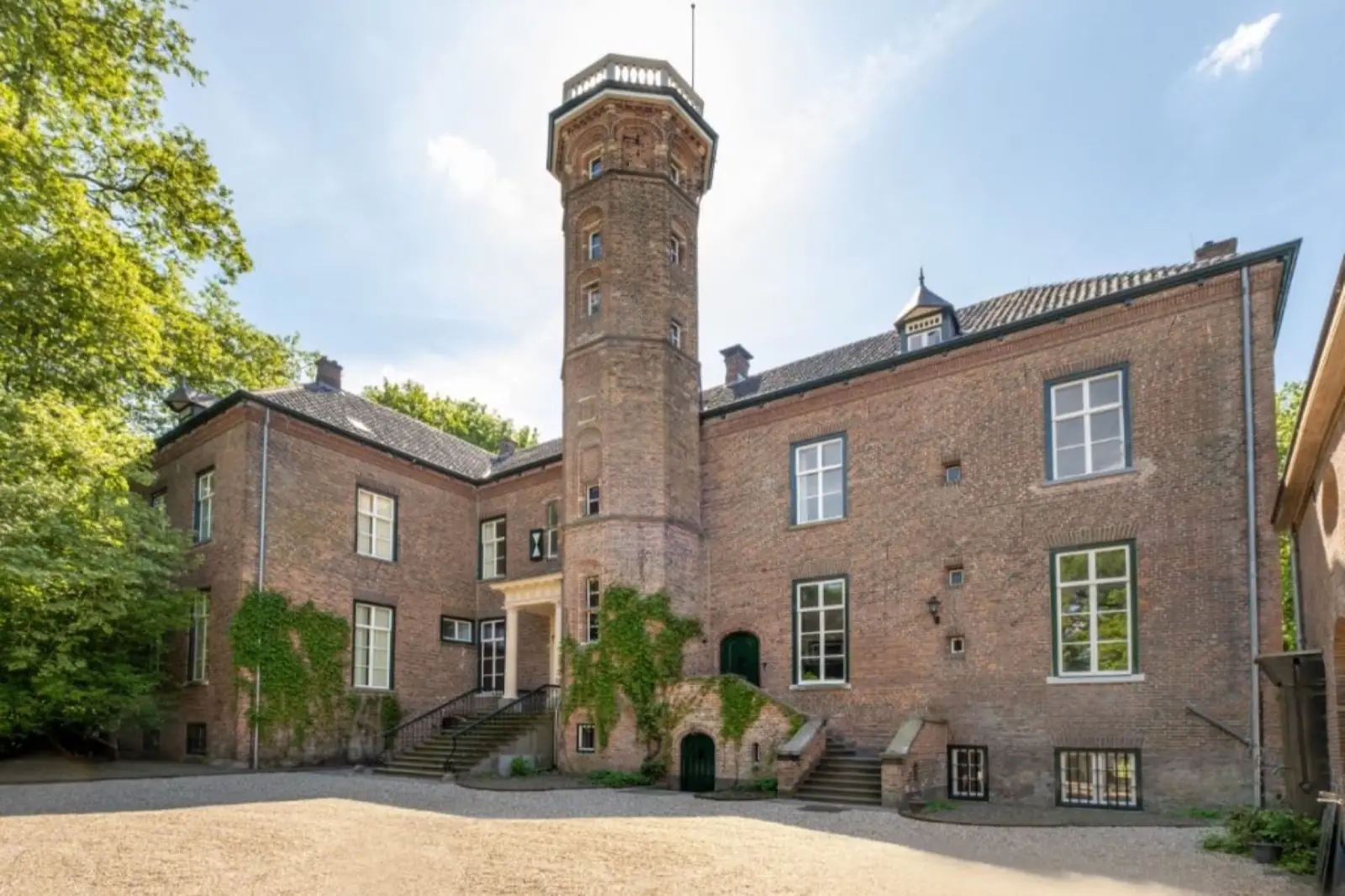 Huis Sevenaer, monumentaal landgoed met toren in Zevenaar